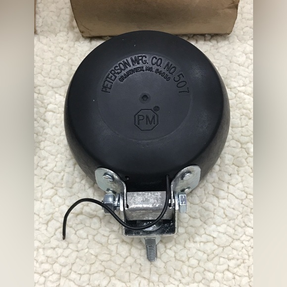 Peterson Mfg. Co Part#: 3320 Sealed Beam Light Lamp w/Bracket, 620W
New - Picture 6 of 14